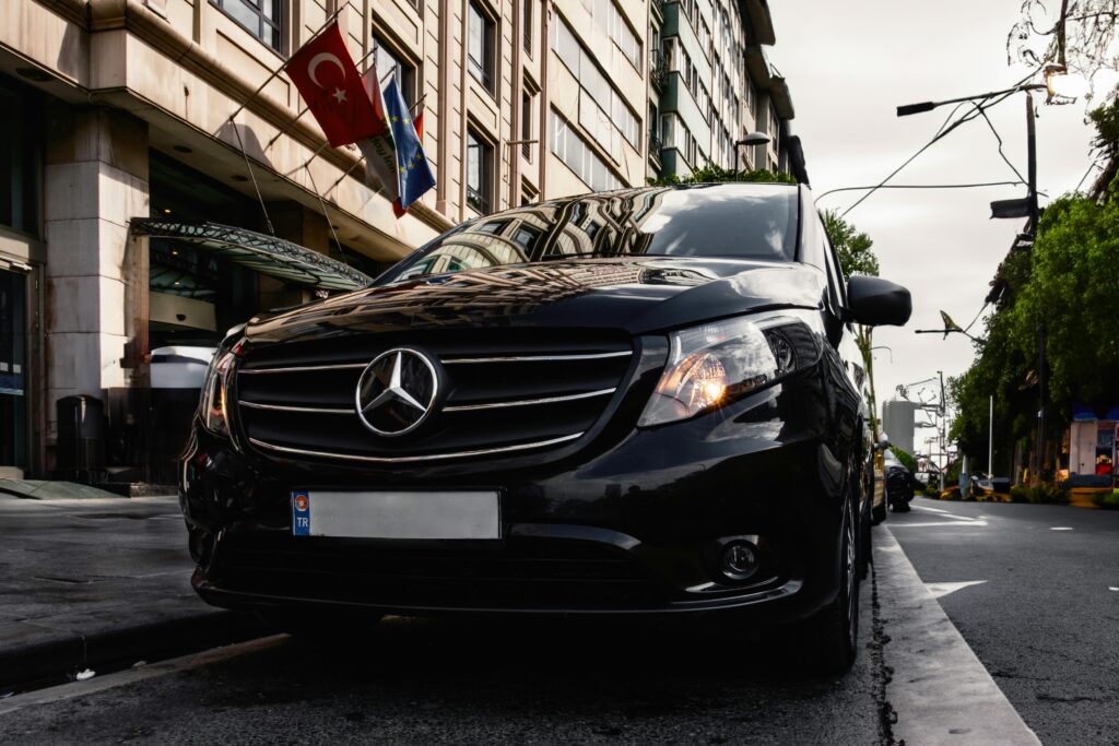 TANSPORT TORISTIQUE Luxury black Mercedes-Benz Vito parked on a Turkish city street, capturing urban elegance.